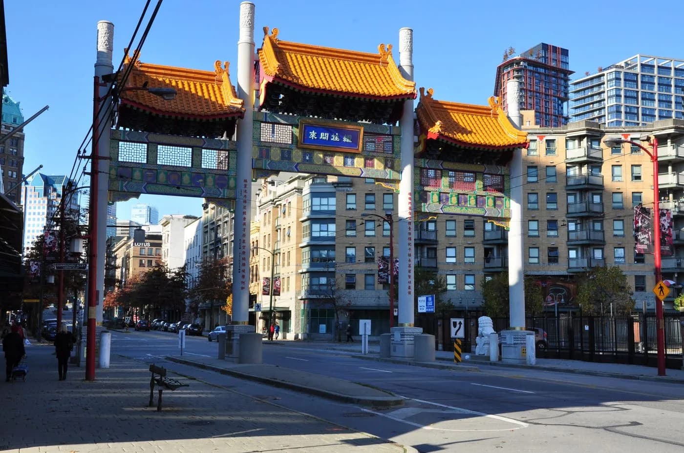 Puerta Millennium Gate en Chinatown, parada del city tour en Vancouver
