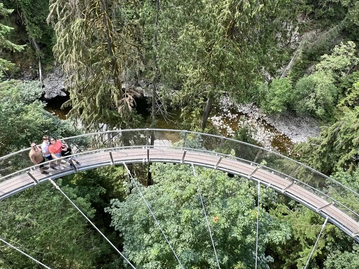 Cliffwalk do Capilano Suspension Bridge Park, North Shore de Vancouver