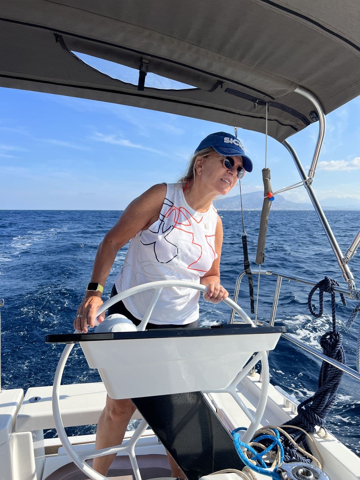 Cecilia velejando nas ilhas gregas
