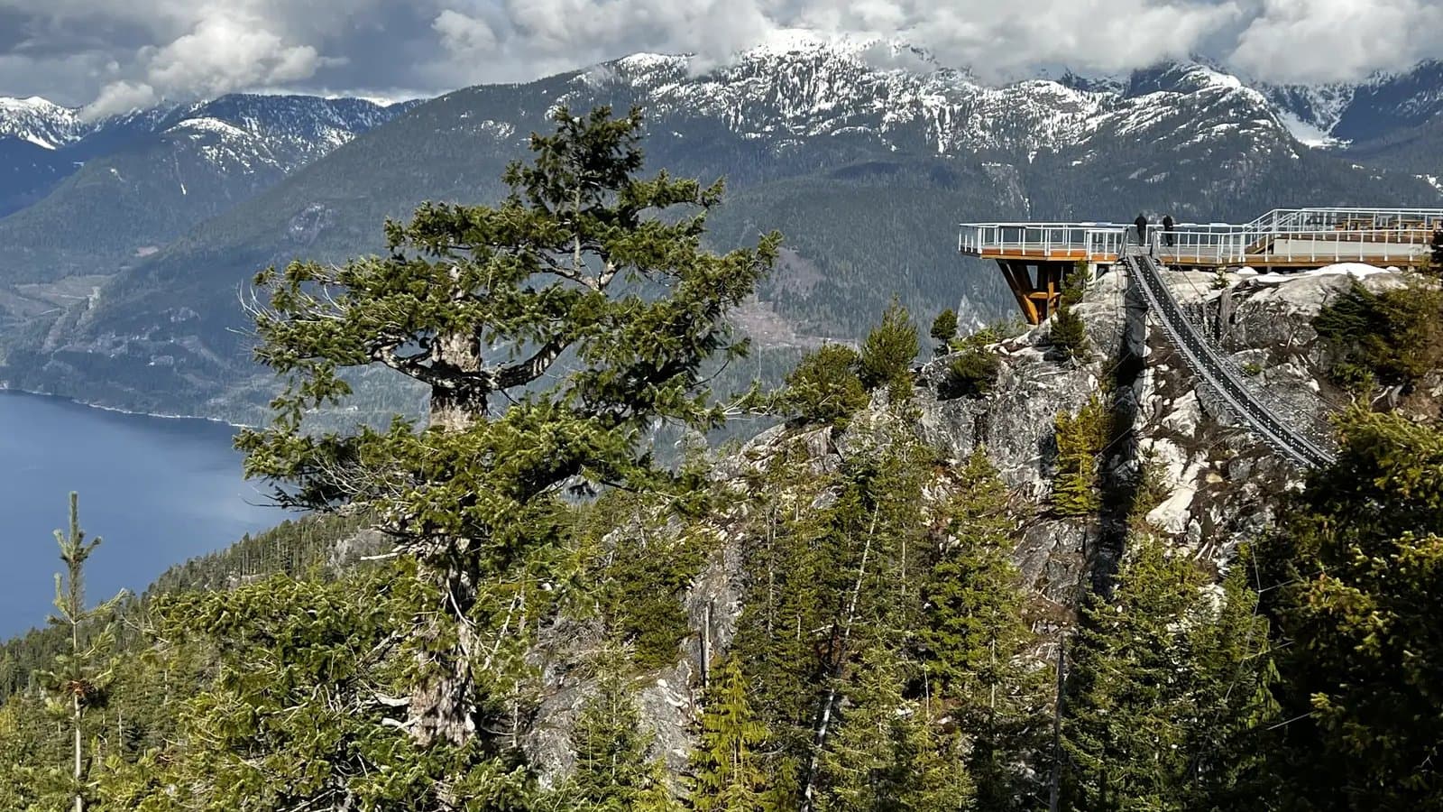 Vista da Sea to Sky Gondola em Squamish