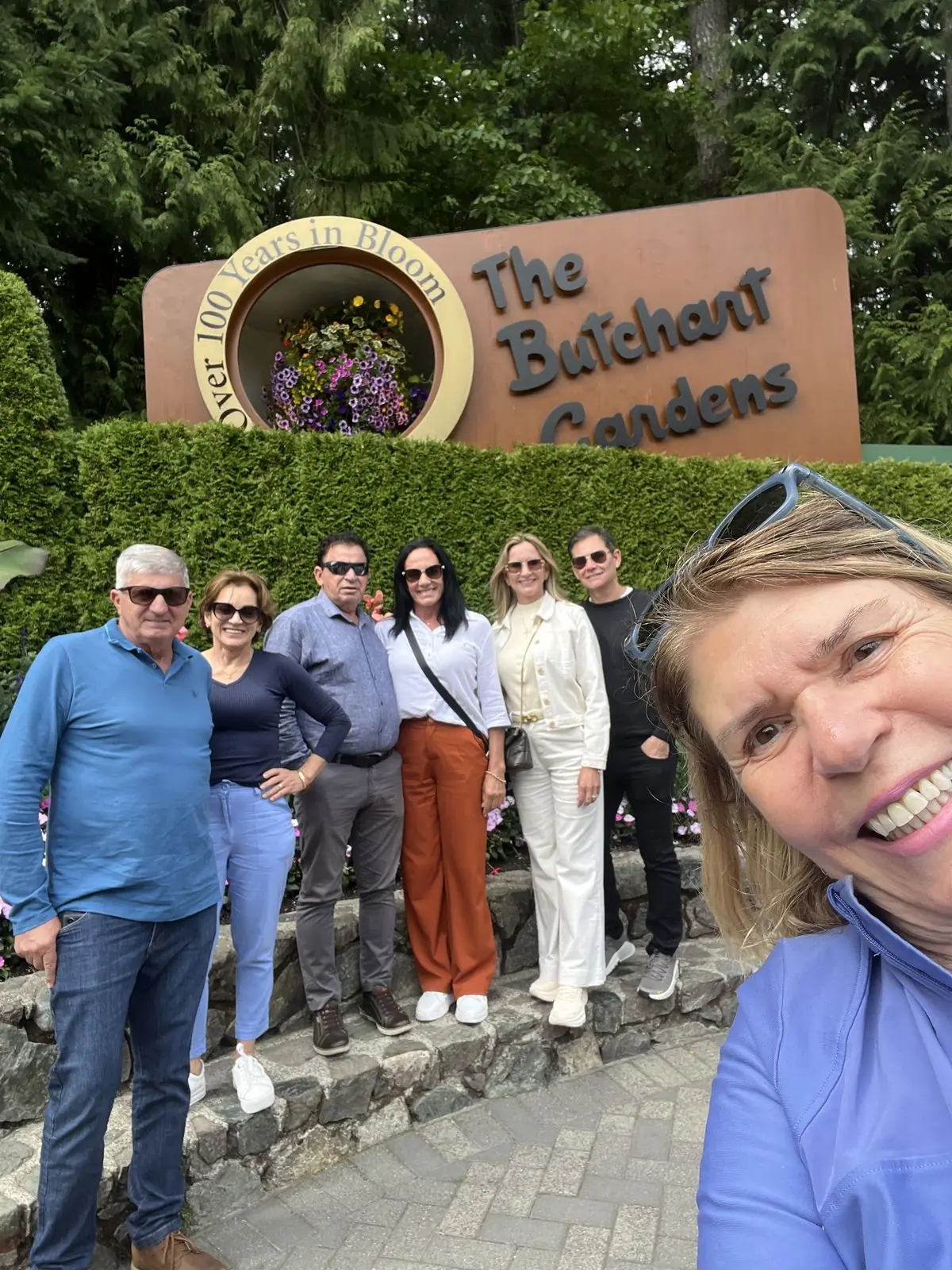 Cecilia with a group of clients at the entrance of Butchart Gardens