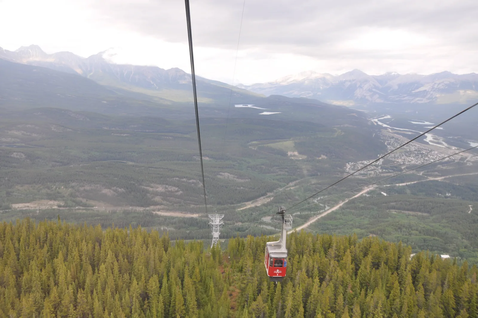 Vista do topo da Jasper Mountain, acessada pelo Jasper SkyTram