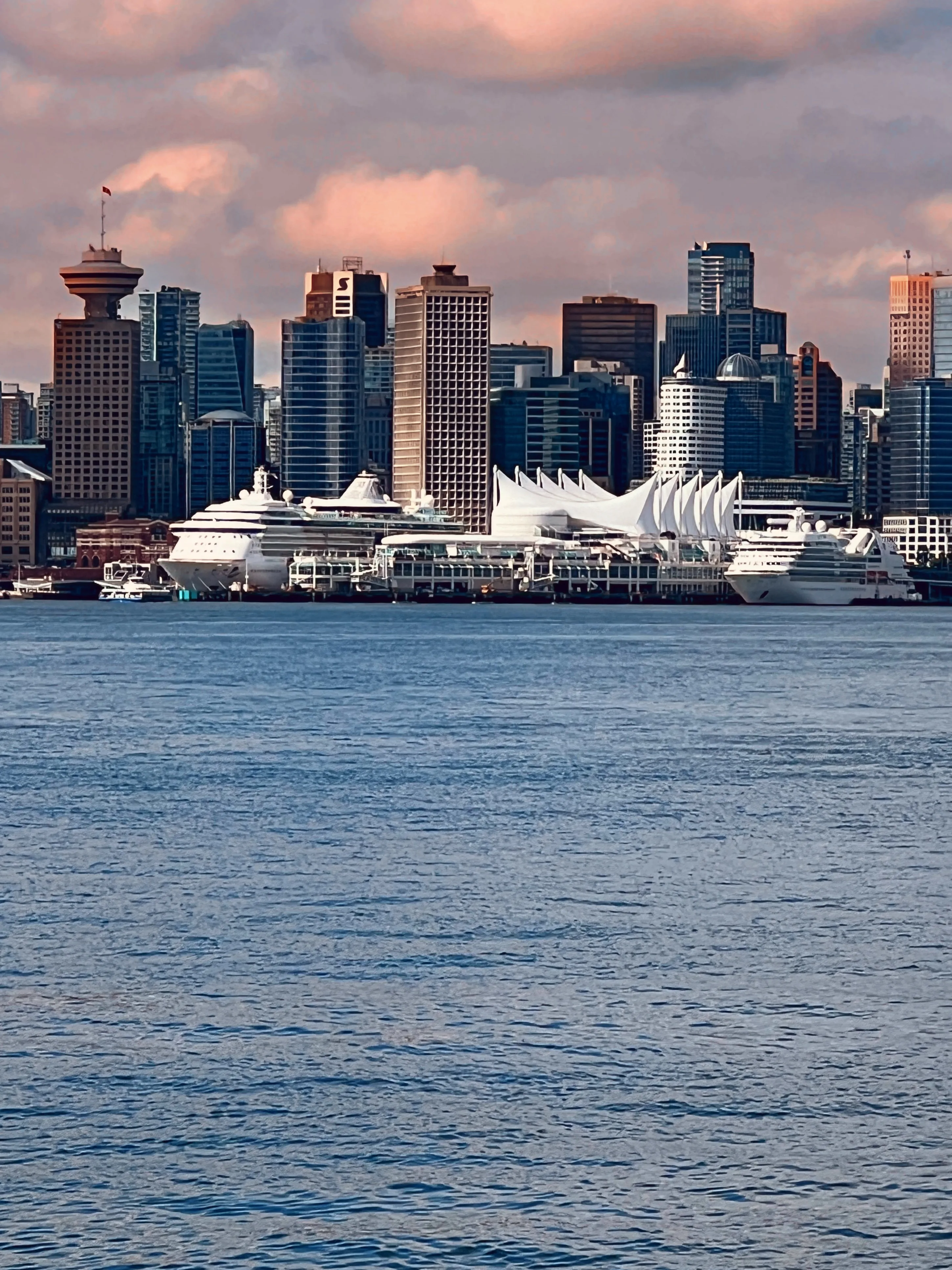 Vista de Downtown Vancouver a partir de Lonsdale Quay