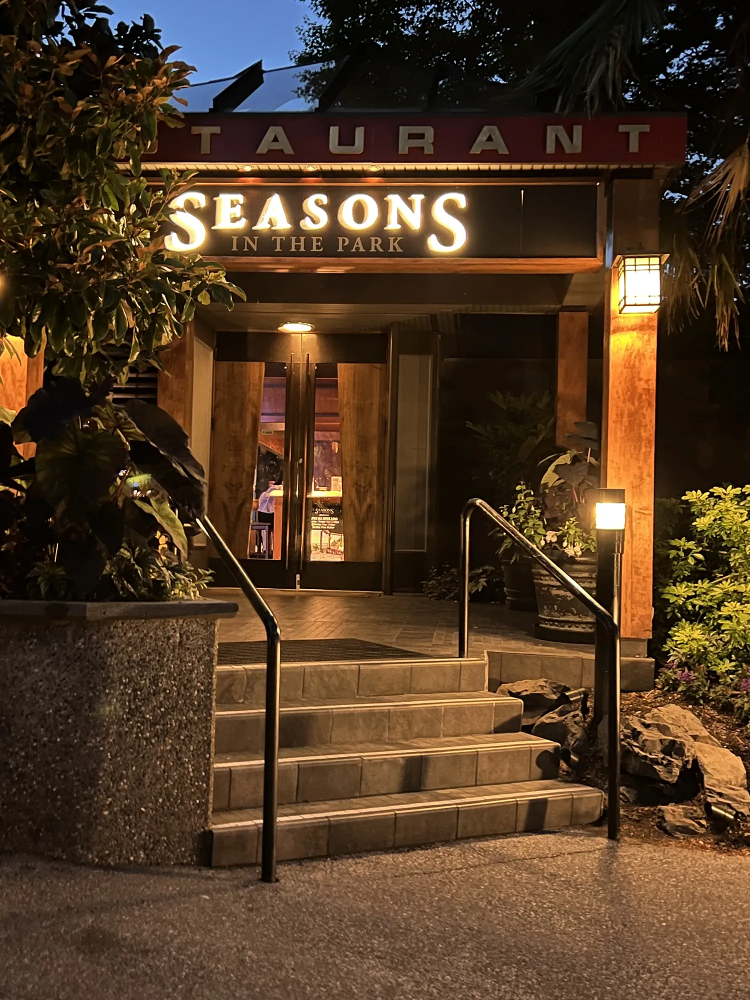 Entrada do Seasons in the Park