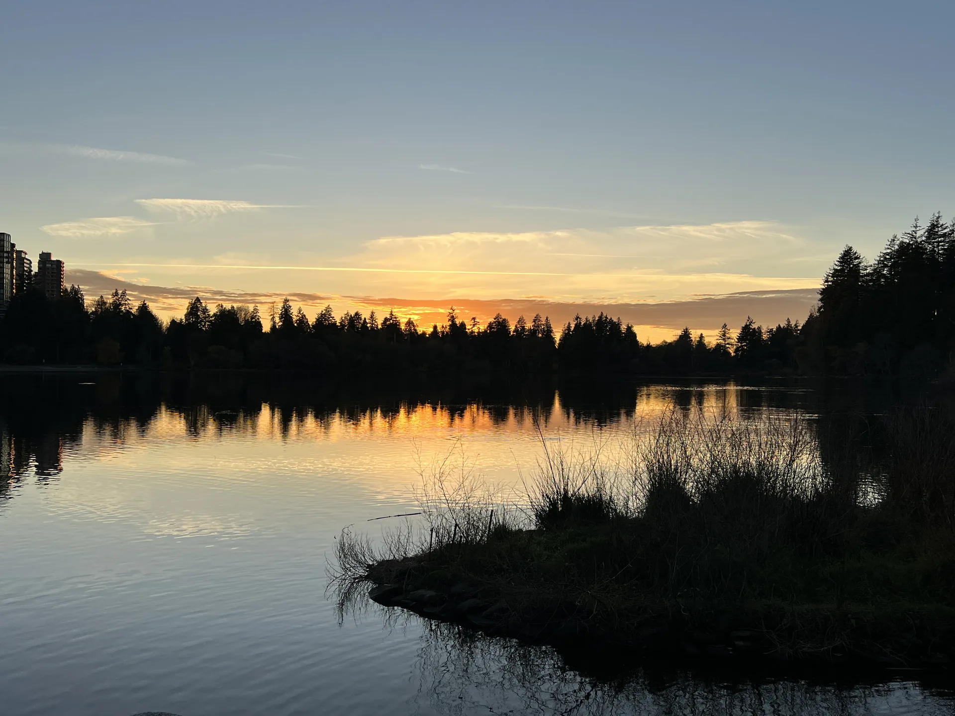 Pôr do sol na Lost Lagoon, no Stanley Park