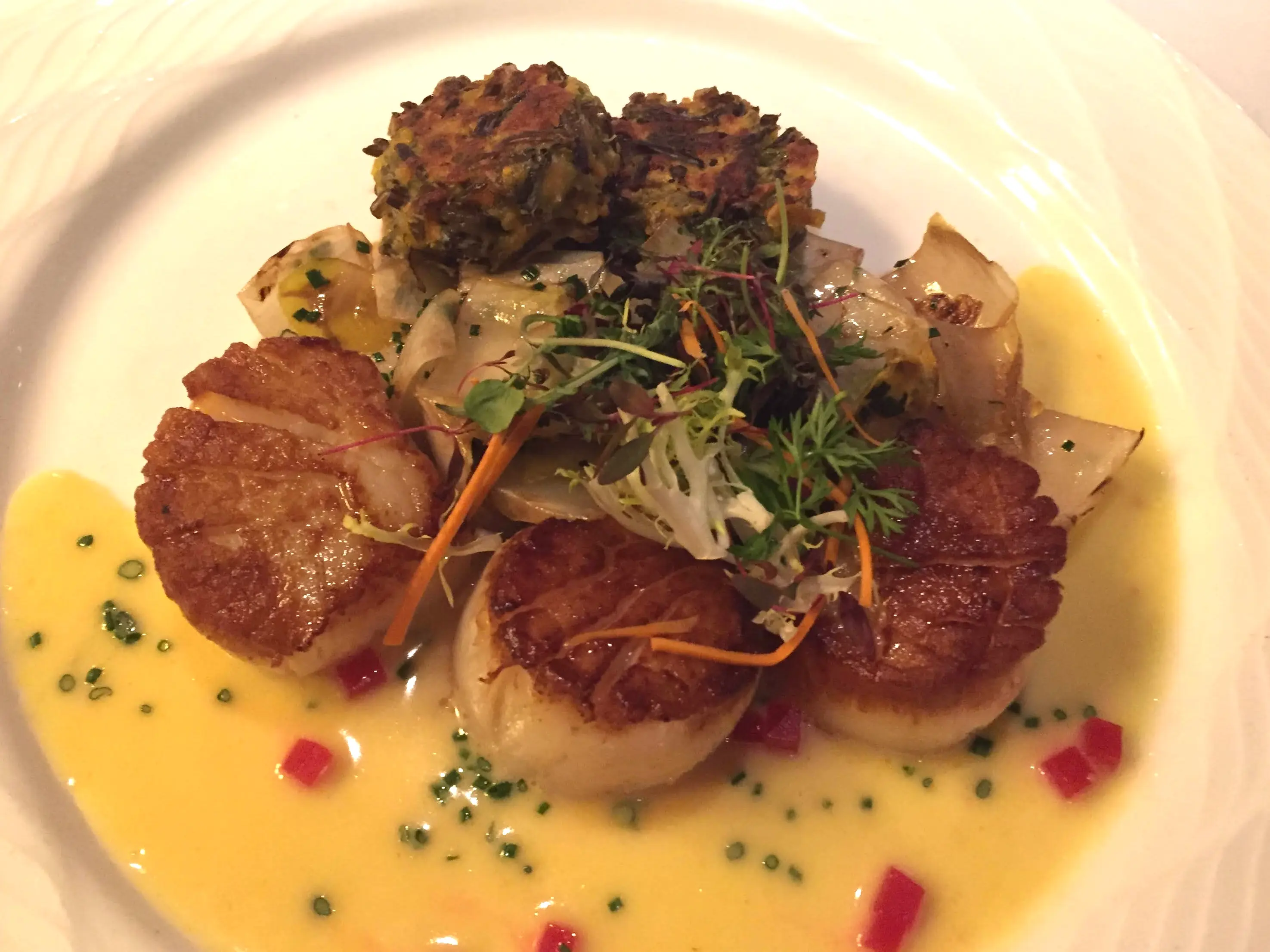 Prato de vieiras em restaurante de Vancouver